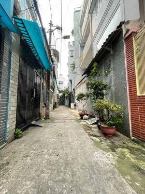 bán nhà mới ở ngay- quận 10 ngay bv nhi đồng 4 tầng + sân thượng 4pn giá 8.3 tỷ