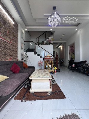 bán nhà sổ hồng riêng phú thuận q7.60m2 . 4pn có sân thượng