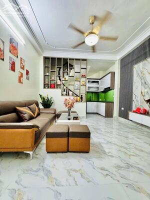 Bán Nhà Ngõ 12 Việt Hưng, Long Biên 33m2, 5T giá 6,5 tỷ (ô tô cách nhà 25m)