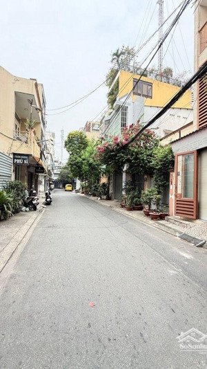 nhà 3 tầng hơn 50m2 - ngay trần hưng đạo - tân phú giáp tân bình- hẻm nhựa 8m thông gần khu bàu cát