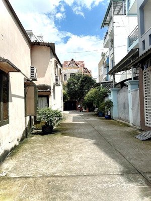 gò vấp-chdv-cách 1 căn ra hẻm xe hơi lê quang định.