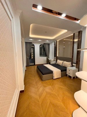 8.99 tỷ -lên sóng nhà mới hẻm xe hơi ngay phố ẩm thực phan xích long-dtcn 47m2- 5 tầng - 4pn 6wc