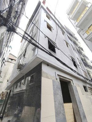 chính chủ bán nhà 5 tầng phố xuân thuỷ cầu giấy dt:42m mt:4,5m 8p nhà mới dòng tiền 40tr/tháng