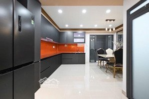 bán nhà 3 tháng 2 phường 10 quận 10 (4m x 18m) 5 tầng giá 10.5 tỷ.