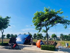 chủ ngộp cần bán gấp nền 5x18 view kênh,đối diện dự án kosy 143ha. giá 1,9tỷ.sổ hồng riêng ,