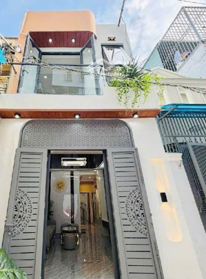 cần tiền xoay vốn bán ngay nhà trần hưng đạo q5 38m2/2 tỷ600 triệu 3pn bao sang tên sổ riêng