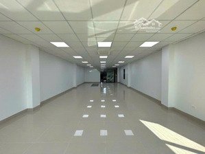 chính chủ cho thuê tòa nhà mặt phố nguyễn văn cư, bồ đề : dt sàn 120m2, có thang máy, có hầm để xe.