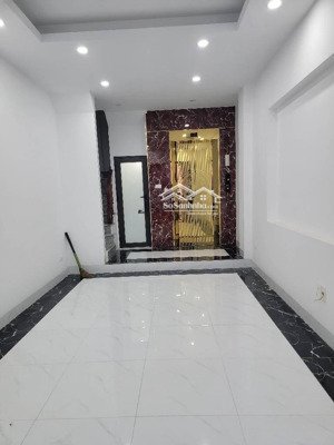 bán nhà thuý lĩnh - lĩnh nam, 30m2, 6 tầng, ở luôn, thang máy, ô tô đỗ cổng