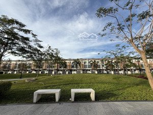 nhà 3 tầng hướng tây sổ sẳn view công viên