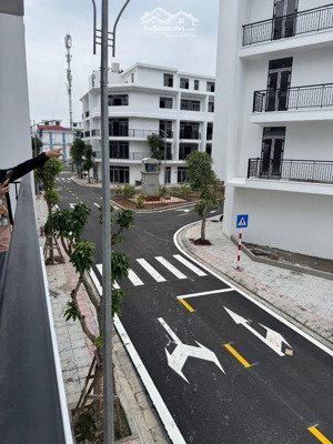 mua ngay hongkong town để đón đầu xu thế pháy triển mạn phía nam