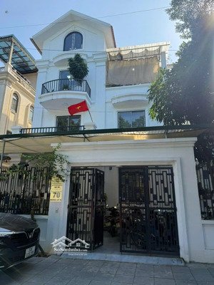 cho thuê biệt thự thành phố giao lưu phạm văn đồng,đất 240m xây dựng 120m * 4 tầng,lh 