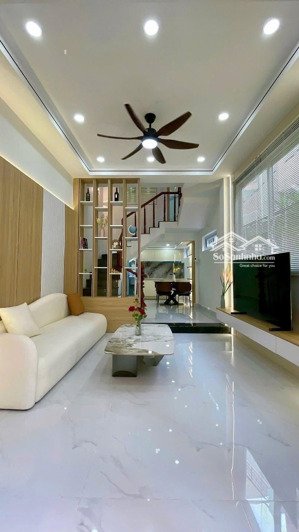 nhà đẹp phố đặng văn ngữ, gần hồ xã đàn, 1 phút tới đại học ngân hàng, 10m ra ô tô đón