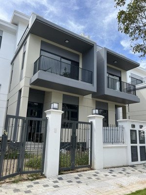 cần bán trước tết nhà phố aqua city 8x20m giá chỉ 7.95 tỷ(bao hết), đông bắc, gọi bộ: 