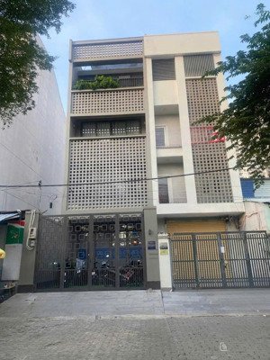 căn góc siêu đẹp và hiếm- mt hoàng quốc việt q.7. dt: 10x25, 5 tầng, hđ thuê 100 triệu, 42 tỷ