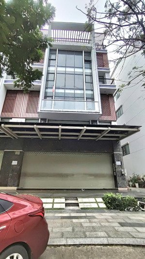 duy nhất tòa nhà 10x20m góc mt nguyễn thị nhung vạn phúc giá chỉ 53 tỷ. xây đủ ngang 10m