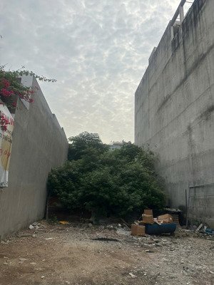 bán đất hẻm 818/32 đường lê trọng tấn dt 4,3x22 đất trống bán 7,5 tỷ lh hiểu