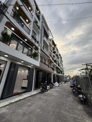 nhà mới 5x15m trệt + lửng + 3 lầu, tặng full nội thất xịn xò