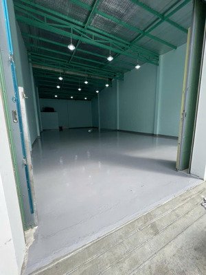 cho thuê nhà kho hẻm phạm quý thích 8x20 trệt thông suốt hẻm 10m nhà mới sơn sửa mới, giá chỉ 22tr