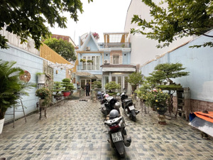 biệt thự sân vườn thống nhất, 198m2 7.4x24 (nở hậu 9m), 3 tầng, hẻm ô tô, gần lotte mart-city land