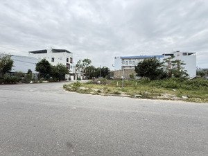 chỉ vài tỷ đã có thể sở hữu căn góc ngay trung tâm làng đại học, sát vách trường đại học fpt