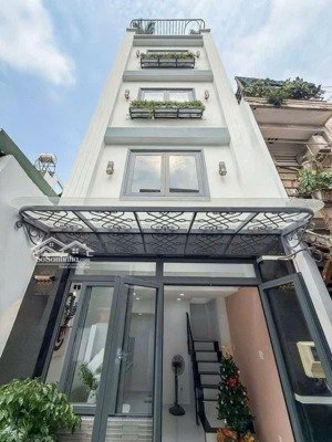 hxh lê quang định. p. 11. bình thạnh. dt 23m2. 5 tầng. 3,6x6m. 2pn