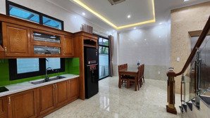 98m pari thang máy nhập khẩu. vị trí đẹp, gần công viên, bể bơi. các tiện ích