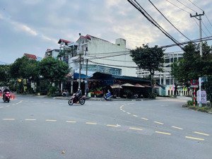 bán lô góc vị trí kinh doanh siêu đỉnh đường trần văn trà - mẹ thứ - hoà xuân- cẩm lệ.