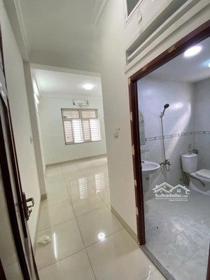 cho thuê nhà 4x22m trường chinh, p.14 tân bình. trệt 3 lầu, 5pn, nhà sâu rộng dễ bố trí.