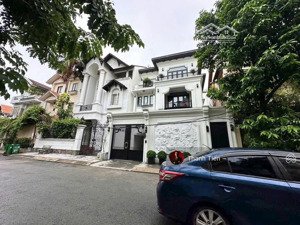 biệt thự 10x20m. 4 tầng thang máy. mặt tiền ngay hoàng hoa thám, ga t3 - 35 tỷ còn thương lượng