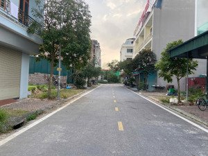 lô siêu vip, vị trí đẹp
chính chủ cần bán lô đất tây hồ tùng bách sổ cá nhân . lâu dài