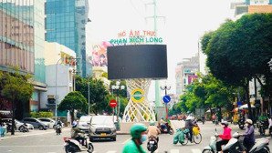 cần tiền bán mt phố ẩm thực phan xích long - dt 4x16m - xd 4 tầng - giá 23 tỷ