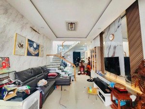 căn hoàng hữu nam giá 3tỷ7 giảm sâu 300 triệu sổ hồng riêng đ. 6m cách mặt tiền 40m khu thương mại