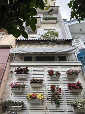 bán nhà phú nhuận - ngay trần hữu trang - hẻm oto - nhà 4 tầng đẹp - full nội thất đầy đủ - 9 tỷ