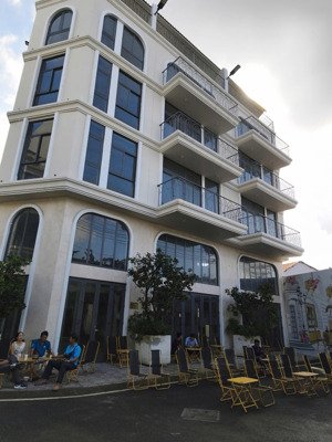 bán nhà mt đường quách điêu bình chánh - dt 95m2 giá 7.05 tỷ, sổ hồng riêng từng căn, khu sầm uất