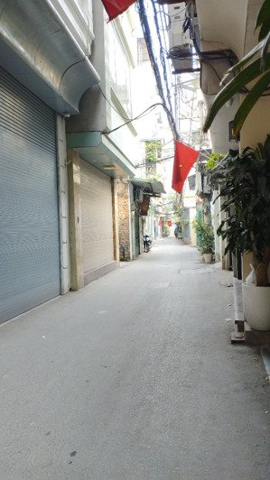 em cần bán căn nhà 13 tỷ phố hoàng quốc việt ngõ thông 48m2 x 5 tầng lh 