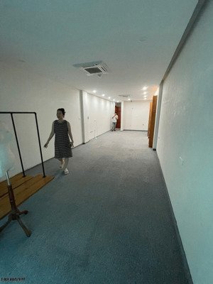 cho thuê nhà mặt phố quán thánh: dt 110m2 x 2,5 tầng, mt 3m, nhà mới, giá 15 tr/th