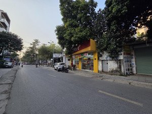 nhà đẹp chúc sơn, ô tô đỗ cửa, s45m2, 4 tầng, 5 phòng, thoáng trước sau. full tiện ích