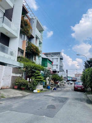 siêu phẩm nhà đẹp 3 tầng vị trí trung tâm - ôtô trong nhà - đường 7m có lề - ngang 5 - hoàn công đủ