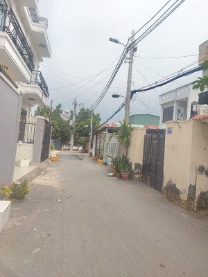 giảm 50 triệu còn 5,55 tỷ bán gấp nhà mặt tiền đường số bình trưng tây. - sát mặt tiền nguyễndtrinh