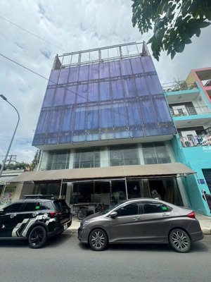 ngộp bank bán gấp mt huỳnh văn bánh pn, dt ngang 10m nh 12.5x10m , 6 tầng