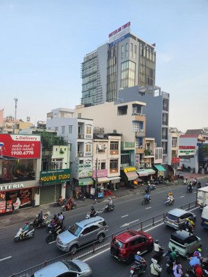 bán nhà nguyễn thị thập q7. giá 9 tỷ 5. dt 5m x 22m. 100m2 . dãy trọ thu nhập 30 triệu. gần lotte