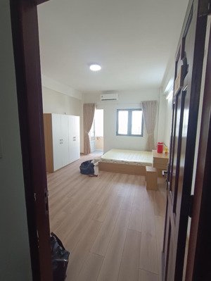 căn hộ dv mặt tiền thành thái q10 phòng cao cấp mới 100%