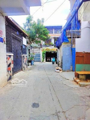 bán nhà quận tân phú xe hơi vào nhà có dòng tiền cho thuê hàng tháng giá 8,5ty lh 