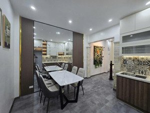 vip nhà đẹp đón tết! xuân thủy mặt ngõ thông, kinh doanh, gần ô tô, sổ đỏ siêu đẹp, 42m2*5t*5 ngủ