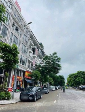 bán gấp căn liền kề hoàng ngân thanh liệt.mặt đường đôi,6 ô tô tránh.kinh doanh hơn 30 tỷ