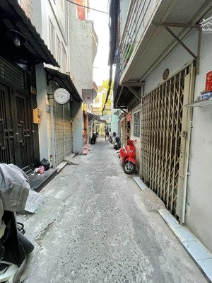 gấp bán nhà quận 10. hòa hảo. 15m ra mặt tiền hòa hảo. 5 tỷ 9.