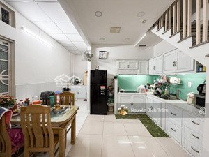 bán nhà huỳnh văn bánh giáp quận 1 - 30m ra mt, ngang 4.1x9 4tấm btct - vào ở liền. nhỉnh 4 đồng