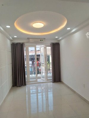 bán nhà quận 10. nguyễn tiểu la. hẻm xe hơi đậu cửa. 5 tầng. 7tỷ5