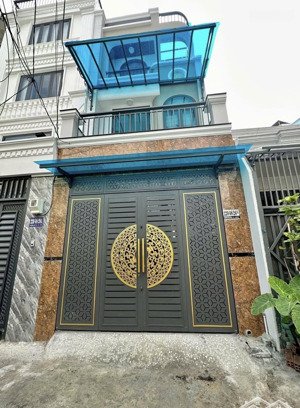 rẻ - ô tô ngủ trong nhà- 3 tầng lầu- khu văn minh cao tầng- 3 phòng ngủ - kèm phòng thờ