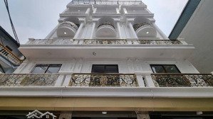 đầu tư đình - bát khối - ngõ ôtô tránh - kinh doanh - sân rộng trước nhà - thang máy xịn